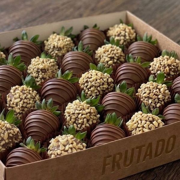 клубника в шоколаде с орехами FRUTADO Киев